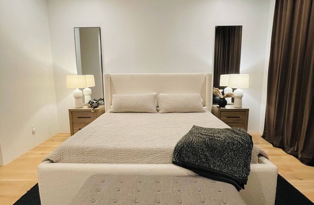 Luxurious King Suite in Gilbert. Private Entrance!