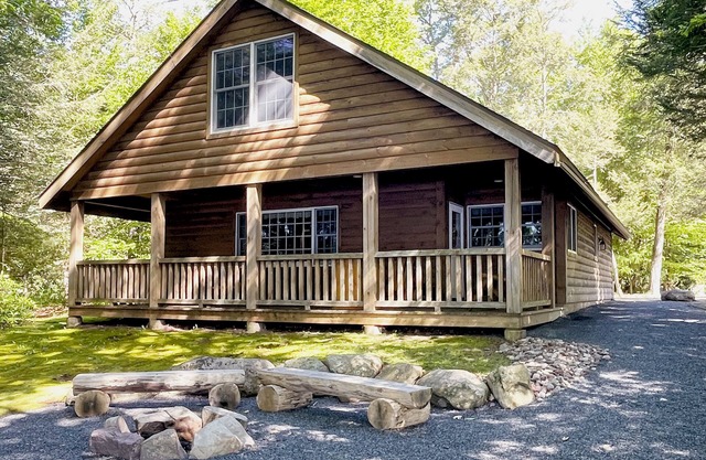 Luxurious Lake View Log Cabin with Firepit in the Poconos