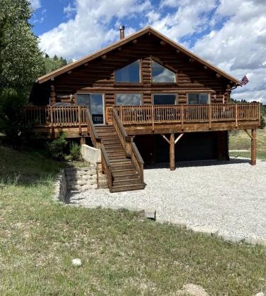 Luxurious Log Home with Madison River Views near Three Dollar Bridge, J & J Ranch, Montana