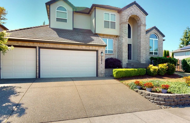 Luxurious modern home with mountain views & AC - close to park