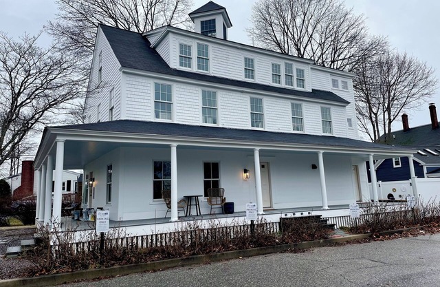 Luxurious Modern Prime location Kennebunk Cottage