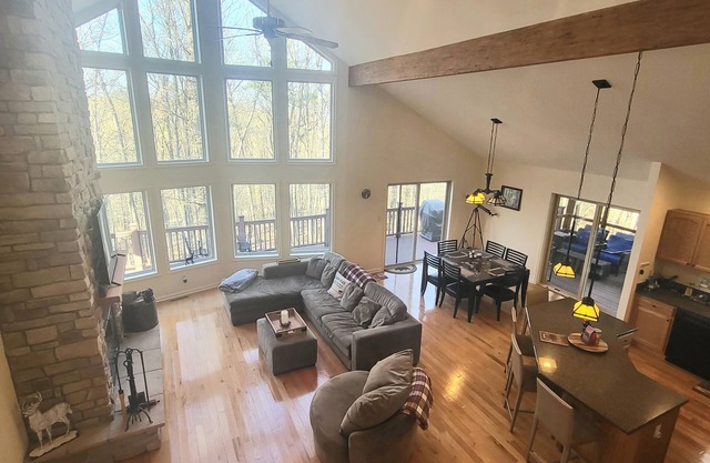 Luxurious Mountaintop Chalet/Cabin in 'The Woods Golf Resort':Access Amenities