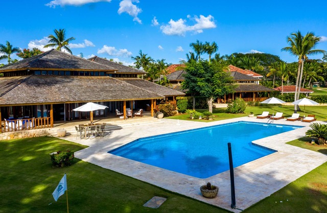 Luxurious Ocean Front Property-Includes Chef