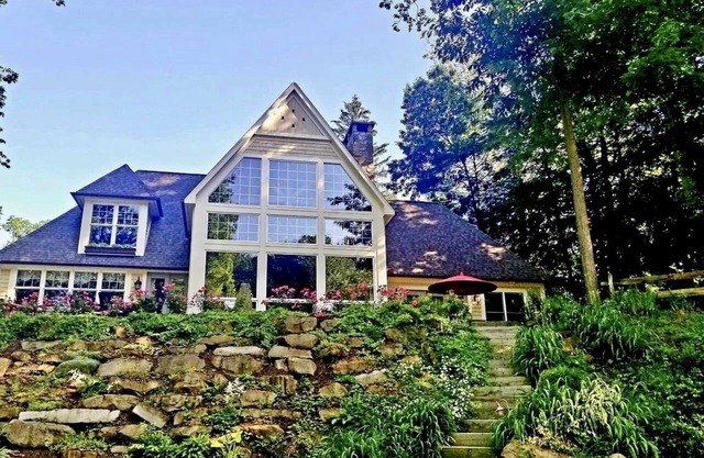 Luxurious Private Retreat and Riverfront Estate