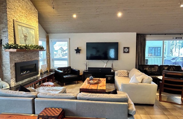 Luxurious Quail Crossing Residence at Apex Mountain Resort