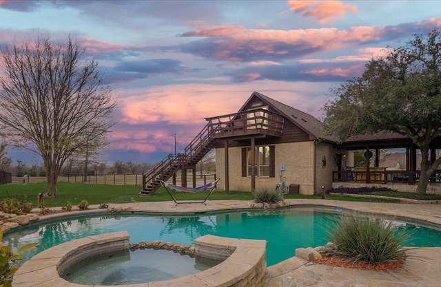 Luxurious Ranch Style Home w Oasis Backyard & Pool