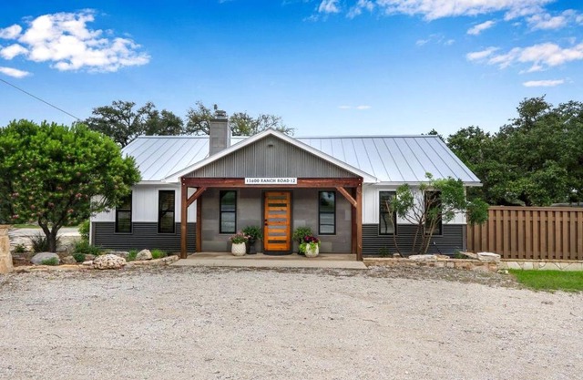 Luxurious Rental with Private Yard and BBQ in Wimberley, Texas