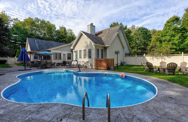 Luxurious Retreat mins from Lake George w/heated pool 20 mins to Gore
