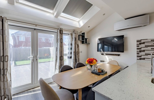 Luxurious Spacious 2 Bed House with beautiful garden by Birmingham