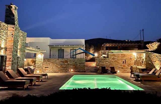 Luxurious Villa on the waterfront with a pool and direct access to the sea