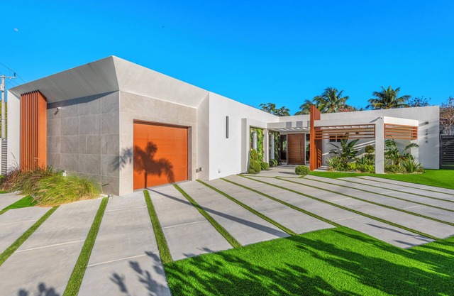 Luxurious Waterfront Escape with Private Dock in Fort Lauderdale.