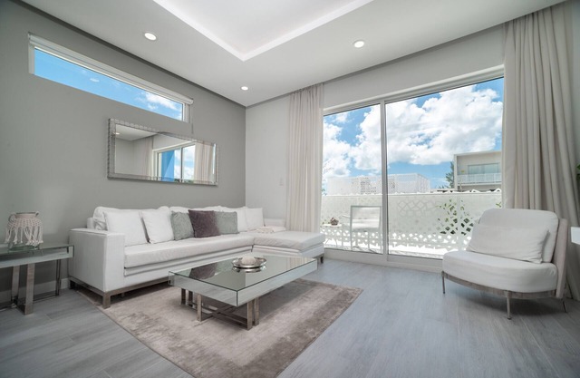 Luxury 1 bed apartment near Seven Mile Beach at The Grove