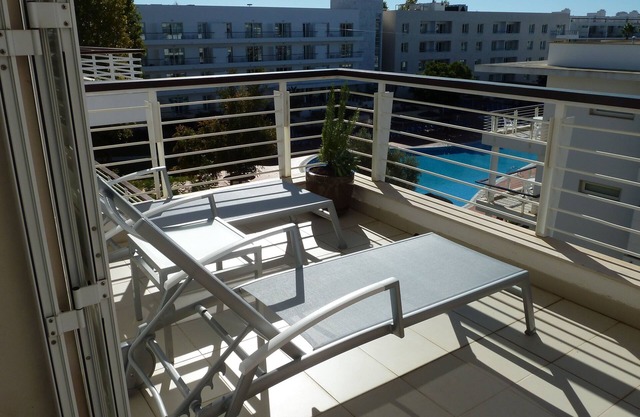 Luxury 1 Bed apartment with WiFi and 2 pool passes