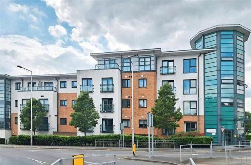 Luxury 1-Bedroom Apartment in Central Grays with Parking & Excellent Transport Links