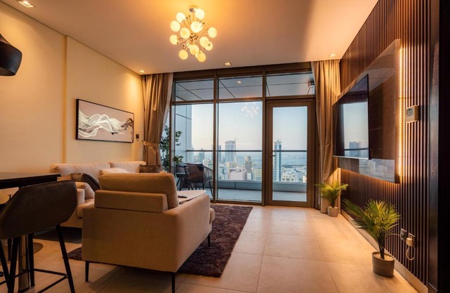 Luxury 1 BR APT in City Center w/ City + Sea Views