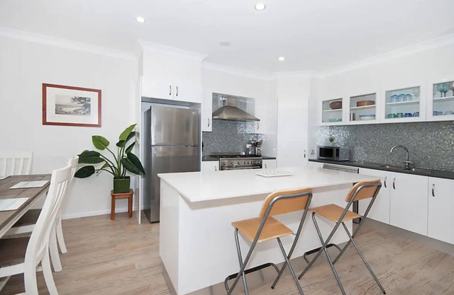 LUXURY 2 BED! Spacious & central to everything! 2bed 1.5 bath, wifi, garage+