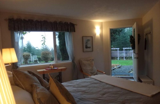 Luxury 2 bedroom Suite on a Private Country Estate - *Swim Spa* and Pet Friendly