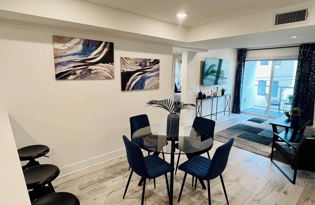 Luxury 2 BR in Century City w/Parking & Washer + Dryer