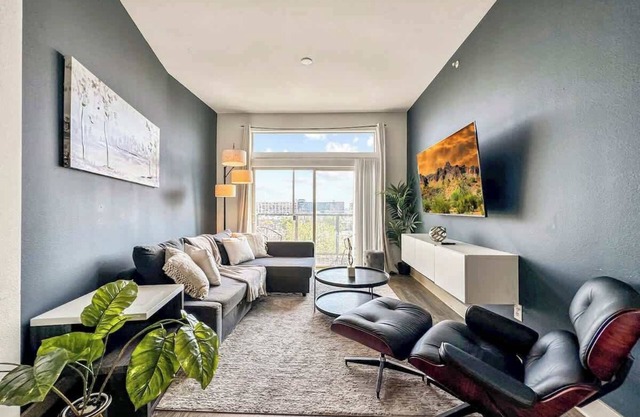 Luxury 2BD | DT Deep Ellum | 4 Beds | Free Parking