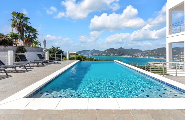 Luxury 2BR Apt with Amazing View