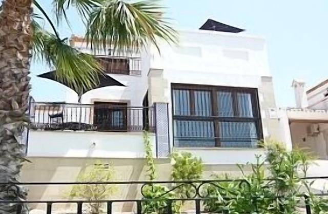 Luxury 3 Bed Villa (sleeps 6) on La Finca Golf Resort - Perfect location!