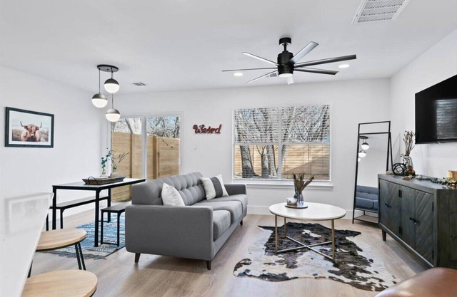 Luxury 3 Bedroom house with backyard space