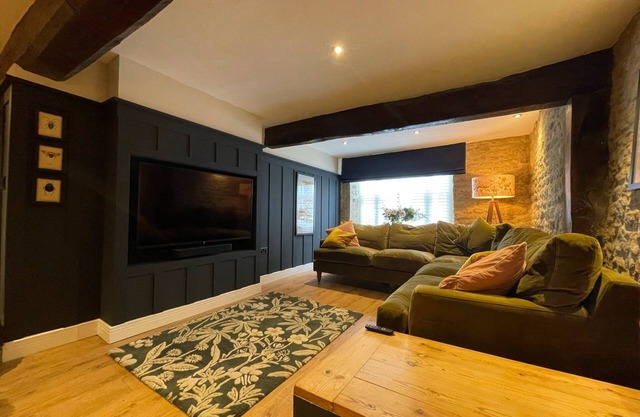 Luxury 3 Bedroom Spacious Apartment - Central Stamford