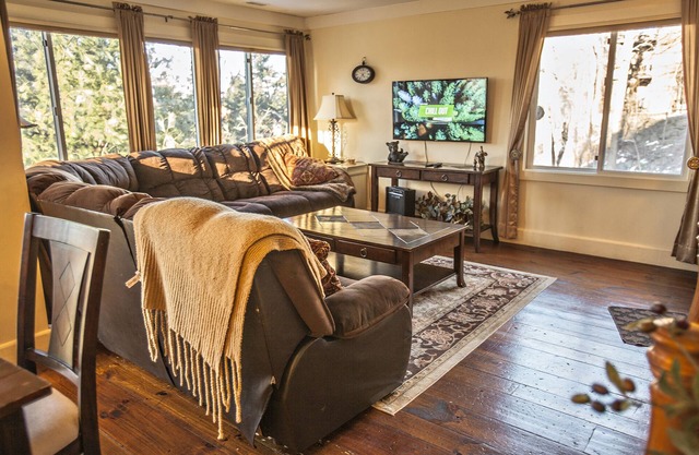 Luxury 3 Br 2 Bath Condo With Steam Shower Ski Golf Relax