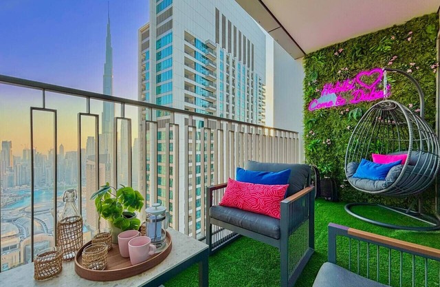 Luxury 4BR, Burj View, Walk to Dubai Mall, Pool