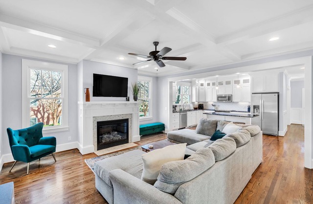 Luxury 4BR in Historic District, Walk to Downtown