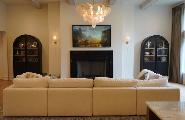 Luxury 5-bedroom house in charming Royal Oak with hot tub and steam sauna