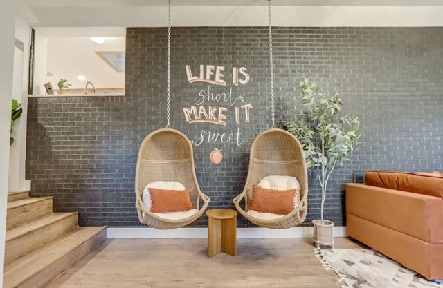 Luxury 5 BR Retreat|10 min to DT Denver|Hot Tub