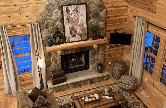 Luxury 5-star Cabin-Prime dates 8/11-15 available! Perfect for families/couples