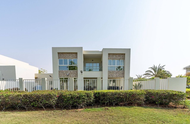 Luxury 5B Villa Private Garden in Ras Al Khaimah