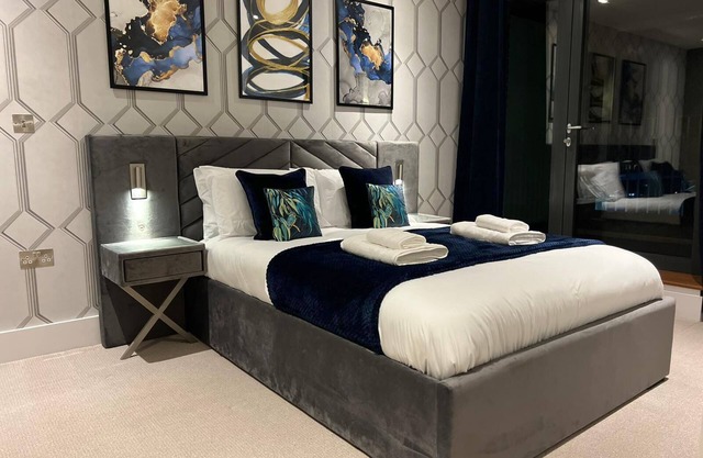 LUXURY ACCOMMODATION IN CENTRAL WEMBLEY, 5 MINS WALK TO WEMBLEY STADIUM,SLEEPS 4