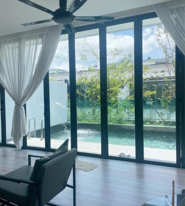 Luxury, Affordable and Spacious Private Villa with Swimming Pool & Jacuzzi for 20 plus ppl Cyberjaya
