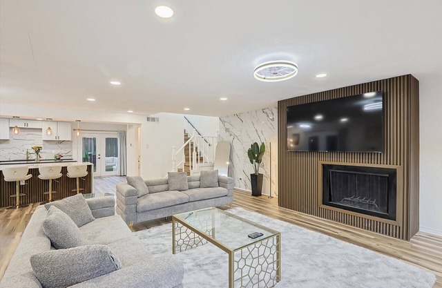 Luxury and Modern Home with Hot Tub