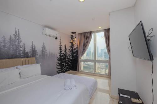 Luxury and Strategic 1BR Apartment at The Empyreal Epicentrum By Travelio