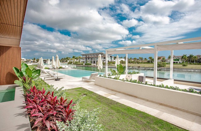 Luxury apartment in front of the Cap Cana Marina with picuzzi