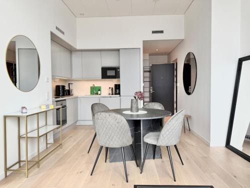Luxury Apt - Karlatornet - 2BR - Spa - Gym - City