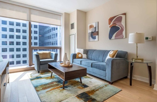 Luxury Apt Near Downtown