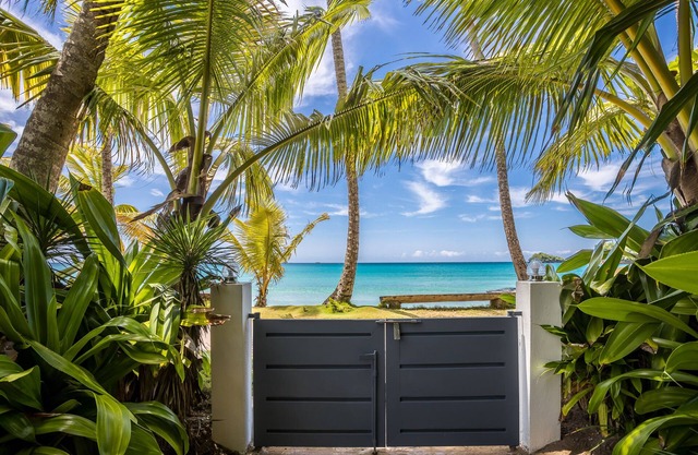 Luxury Beach Front, Breakfest and CHEF included, 20 paxs