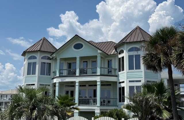 Luxury Beach Home, Gated, Beach Front, Pool, Granite, Bay pier, Bikes