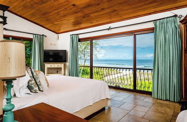 Luxury Beachfront 5 Bedroom Villa on World Famous Tropical Beach