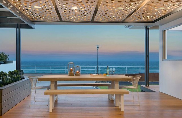 Luxury beachfront home on Merewether Beach - Autumn SALE on now
