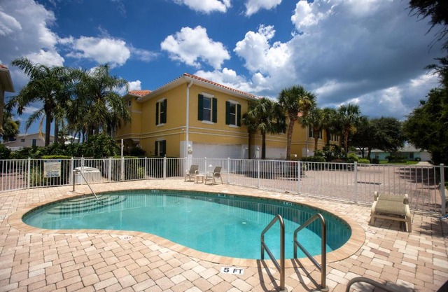 Luxury Cearra Del Ray Townhome Seconds to Beach 2-Car Garage