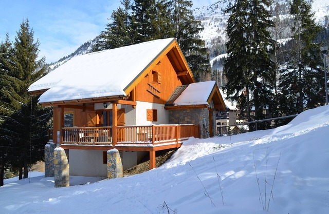 Luxury chalet SKI-IN/SKI-OUT. Free wifi, sauna and beautiful view !