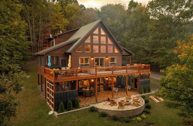 Luxury Chalet: Views, Hot Tub, Sauna, Tesla EV