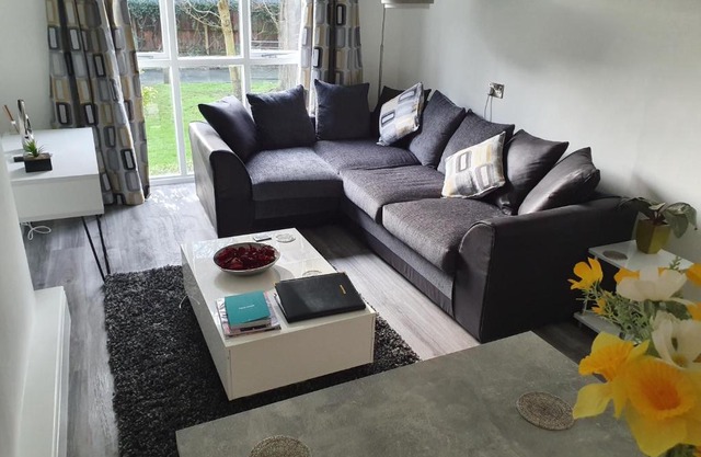 Luxury City Centre Flat with Secure Parking