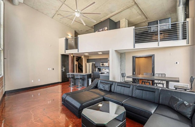 Luxury City Loft w/Breathtaking Mountain Views in Golden Triangle Art District